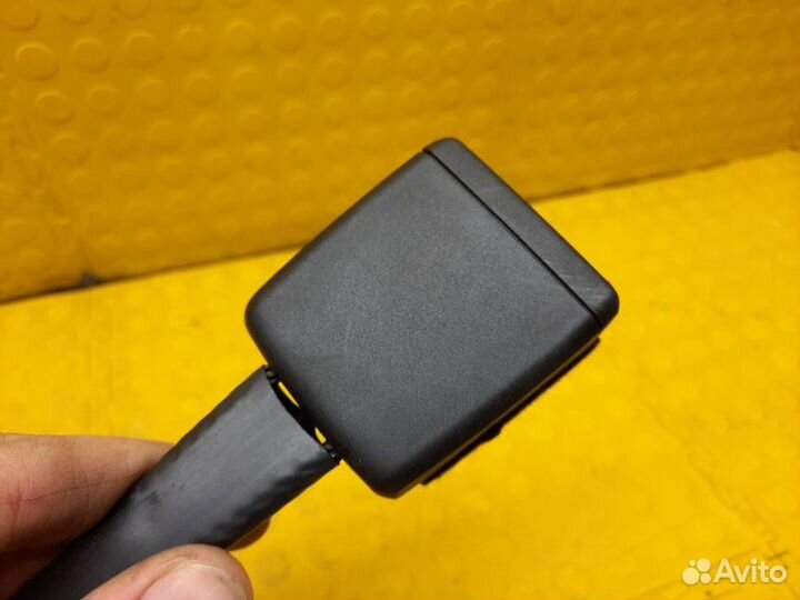 Ответная часть ремня безопасности передняя правая