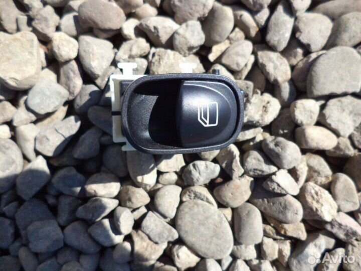 Кнопка стеклоподъемника задняя Mercedes-Benz C180