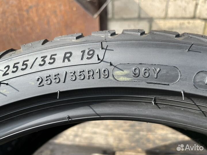 Michelin CrossClimate 2 255/35 R19