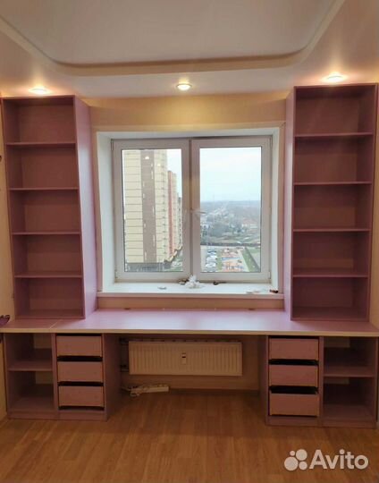 Рабочая зона в углу у окна