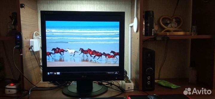 Монитор LG 19