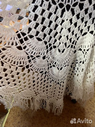 Шаль белая шерстяная Пончо