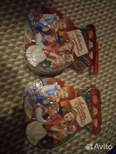 Банки жестяные на замочках