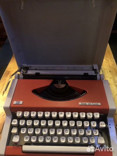 Пишущая машинка Unis tbm de luxe, Daro в коже