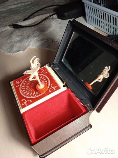 Сувенир СССР шкатулка заводная музыкальная