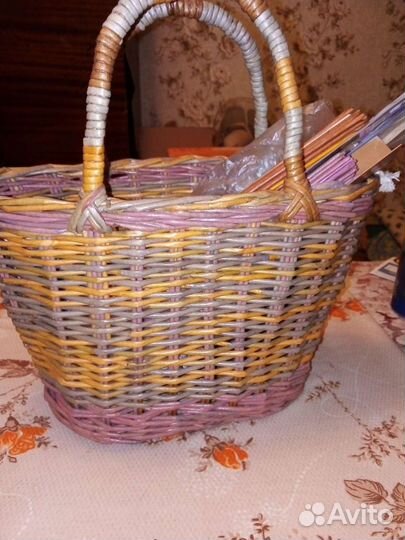 Корзинка ручной работы из бумажной лозы