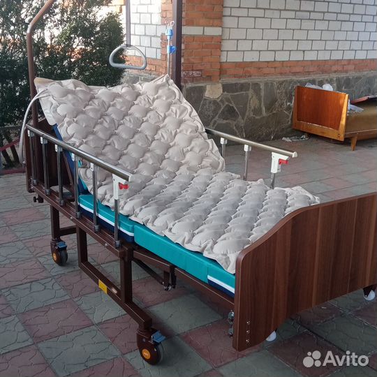 Кровать для лежачих больных с туалетом