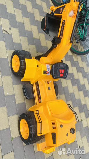 Экскаватор на пульте управления