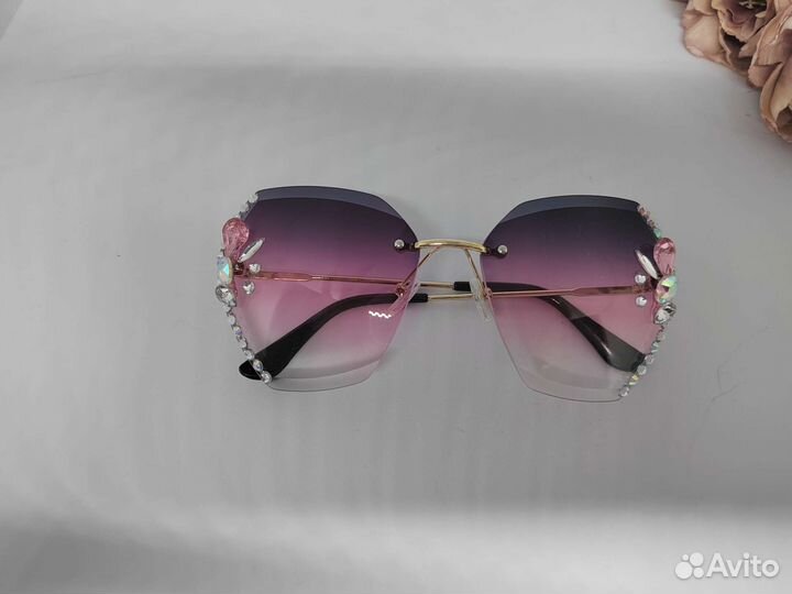 Солнцезащитные очки со стразами