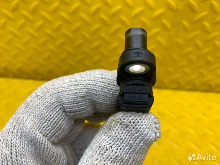 Датчик положения коленвала Volkswagen Tiguan