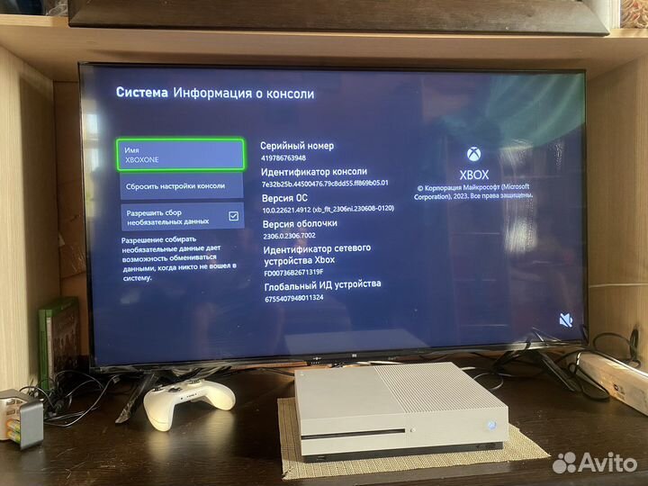 Xbox one s 500 gb + 1тб 2 джойстика 2 игры