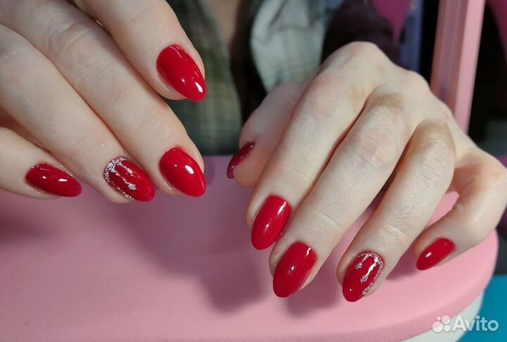 Модель на коррекцию нарощенных ногтей