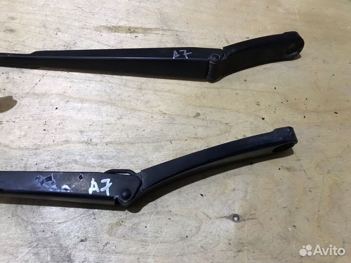 Поводок дворников с щеткой Skoda Octavia