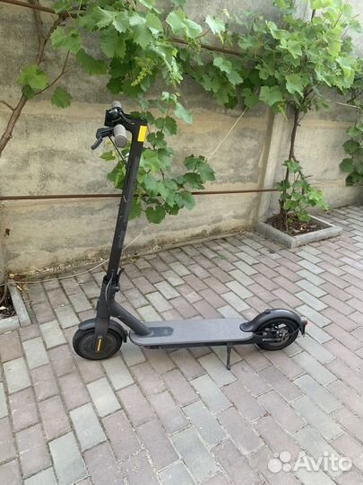 Электросамокат Xiaomi Mi Scooter Essential
