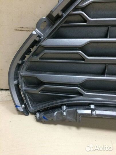 Решетка радиатора Toyota RAV4