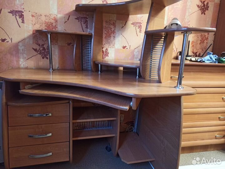Компьютерный стол