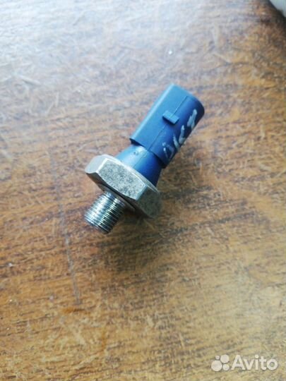 Датчик давления масла Шкода октавия 3 а7