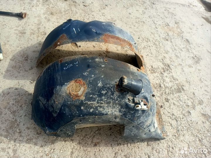Подкрылок передний левый правый Chevrolet Blazer S