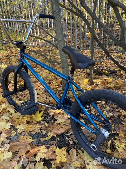 Bmx полукастом на раме We The Peolple