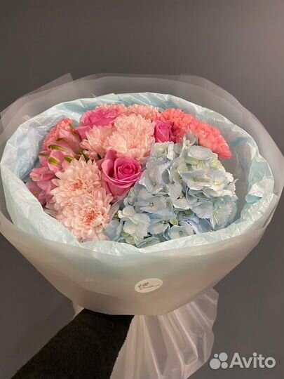 Сборный букет с гортензией. Доставка цветов