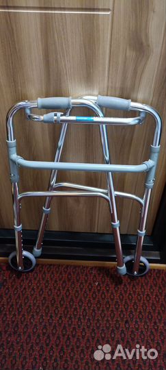 Ходунки для взрослых с колесами