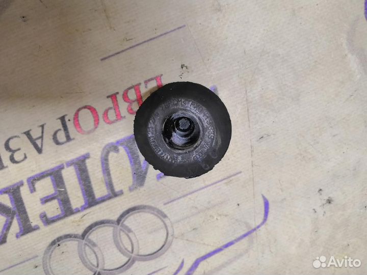 Подушка радиатора основного Audi A6 (C6 4F) 2004