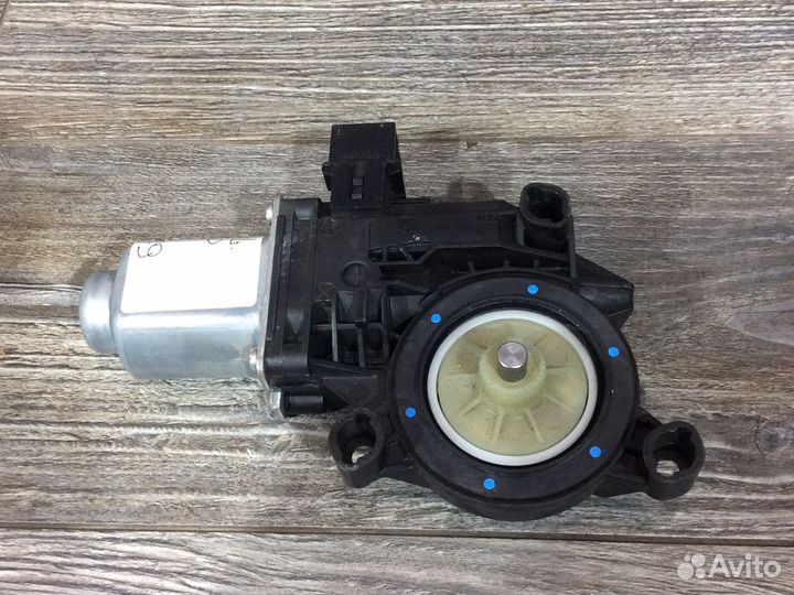 Моторчик стеклоподъемника задний Volkswagen Polo