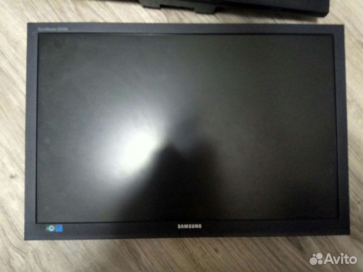 Стойки под мониторы и мониторы