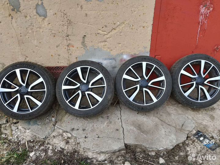 R17 Michelin Agilis CrossClimate 225/45, PCD 5x114.3 DIA 60.1