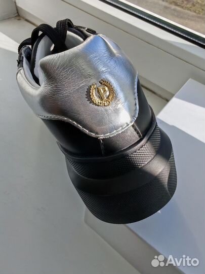 Кроссовки женские