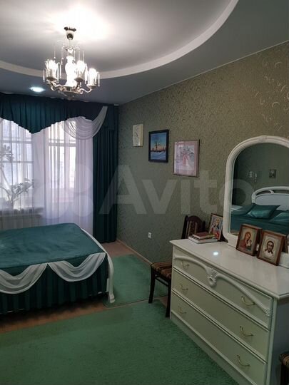 4-к. квартира, 130 м², 2/4 эт.