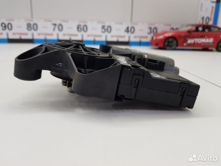 Моторчик стеклоподъемника задний правый