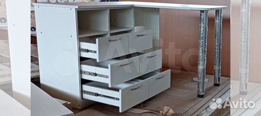 Маникюрный стол