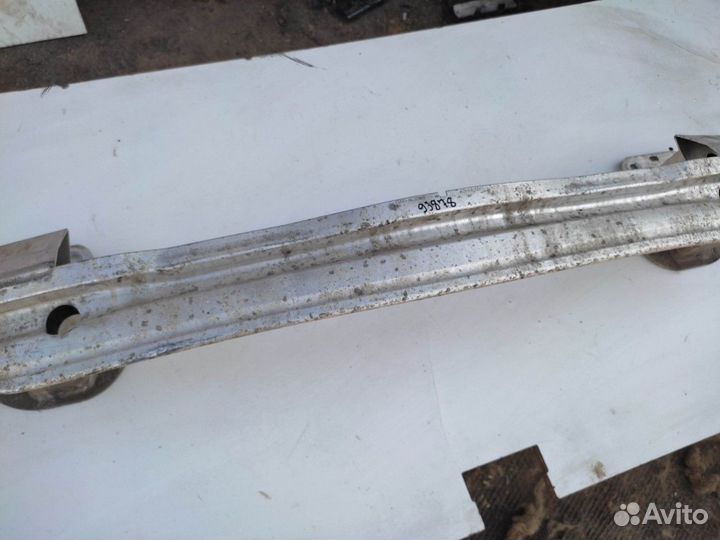 Усилитель заднего бампера (Audi Q8)