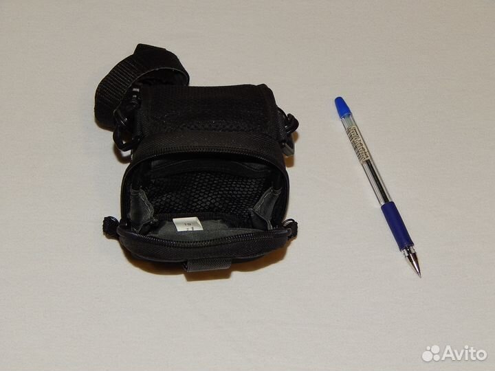 Чехол для компактной фотокамеры с аксессуарами