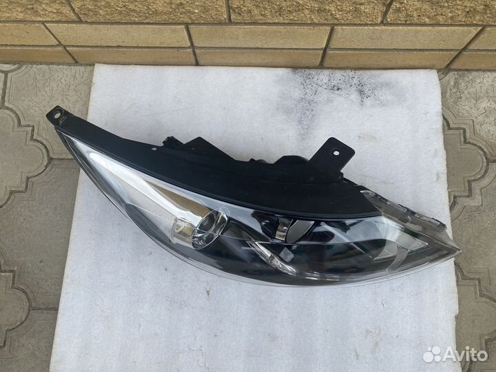 Фара правая галоген KIA Sportage 3 LED дхо
