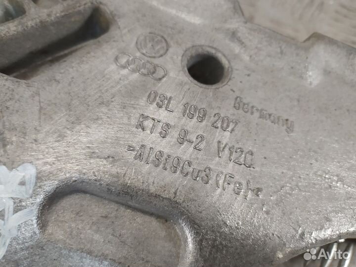 Кронштейн двигателя правый R Audi A3 8P