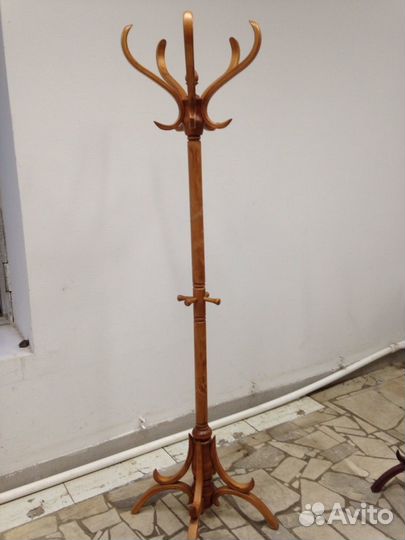 Вешалка для одежды напольная деревянная