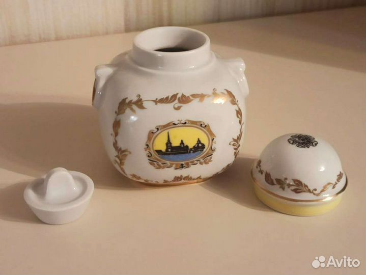 Чайница фарфоровая