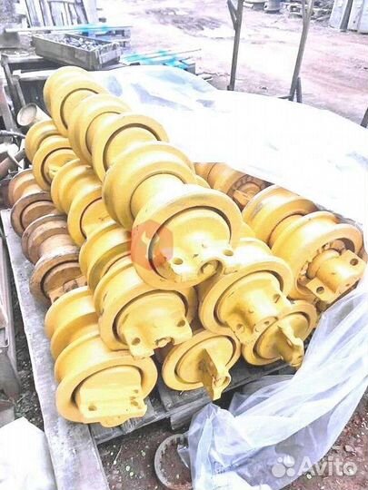 Каток Komatsu PC150-3 204-30-00020