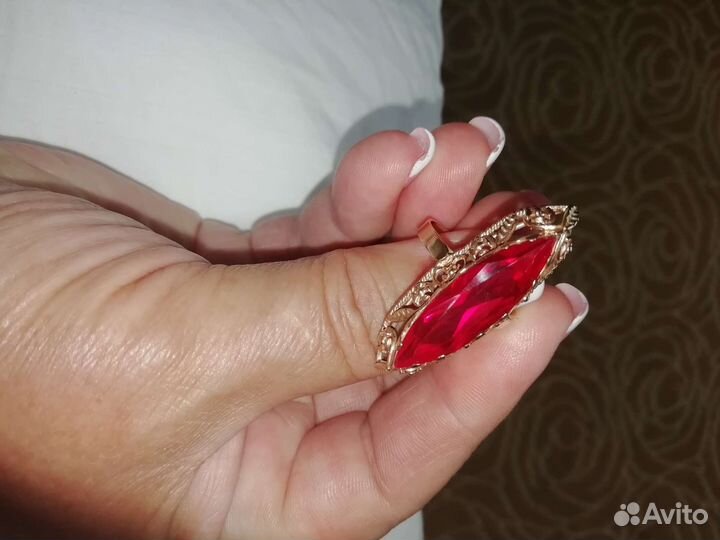 Золотое кольцо с рубином. 
