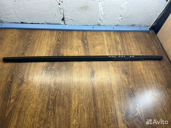 Молдинг стекла задний правый Mitsubishi Outlander