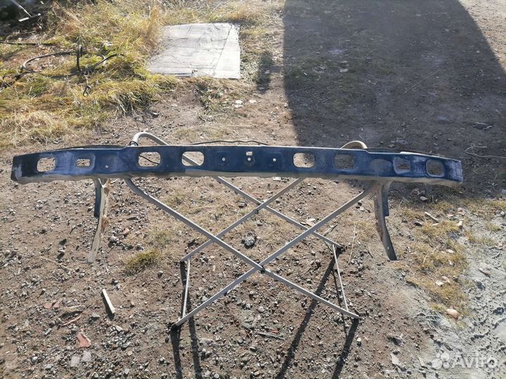 Усилитель переднего бампера Nissan Serena c23