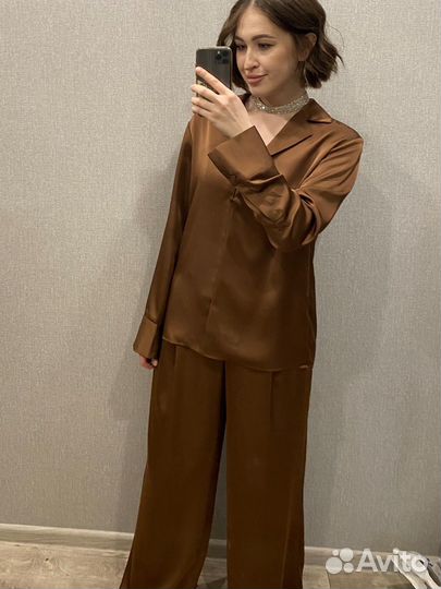 Костюм шелковый