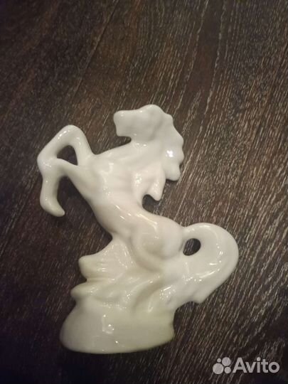 Статуэтка конь на дыбах