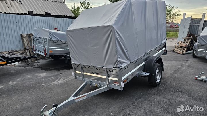 Прицеп 2.6 на 1.35 высоким тентом, подрамником