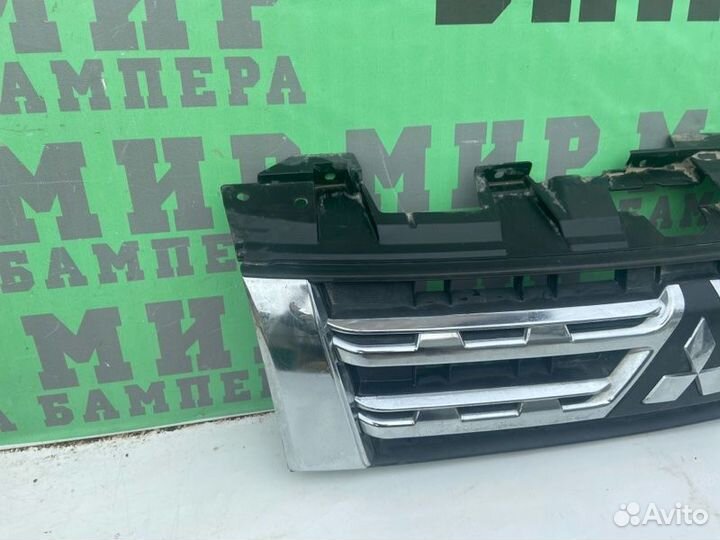 Решетка радиатора передняя Mitsubishi Pajero 3 3