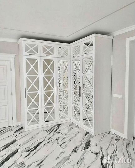 Шкаф до потолка