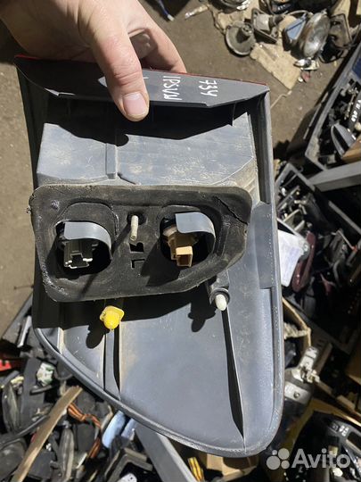 Фонарь задний левый Toyota Ipsum 2001