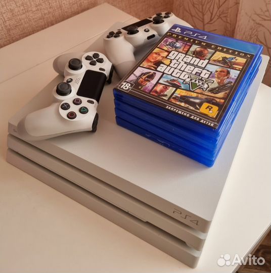 PlayStation 4 Pro 1тб в белом цвете